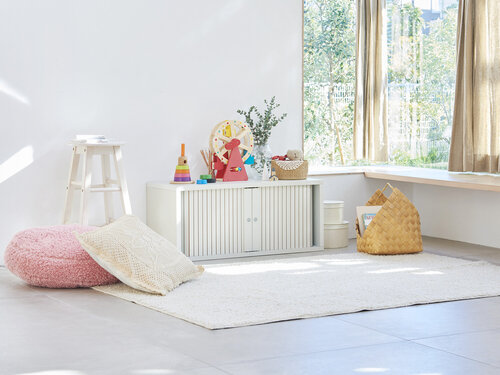 成長に合わせて使えるキッズ向け組み立て家具