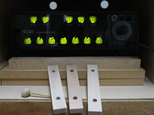 クロマチックチューナーでの調律作業