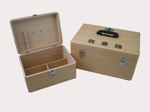 あられほぞ組加工による救急箱